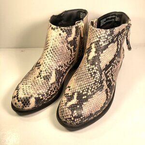 Time and Tru Women's Faux Snake Shin Ankle Boots Booties Size 6W
